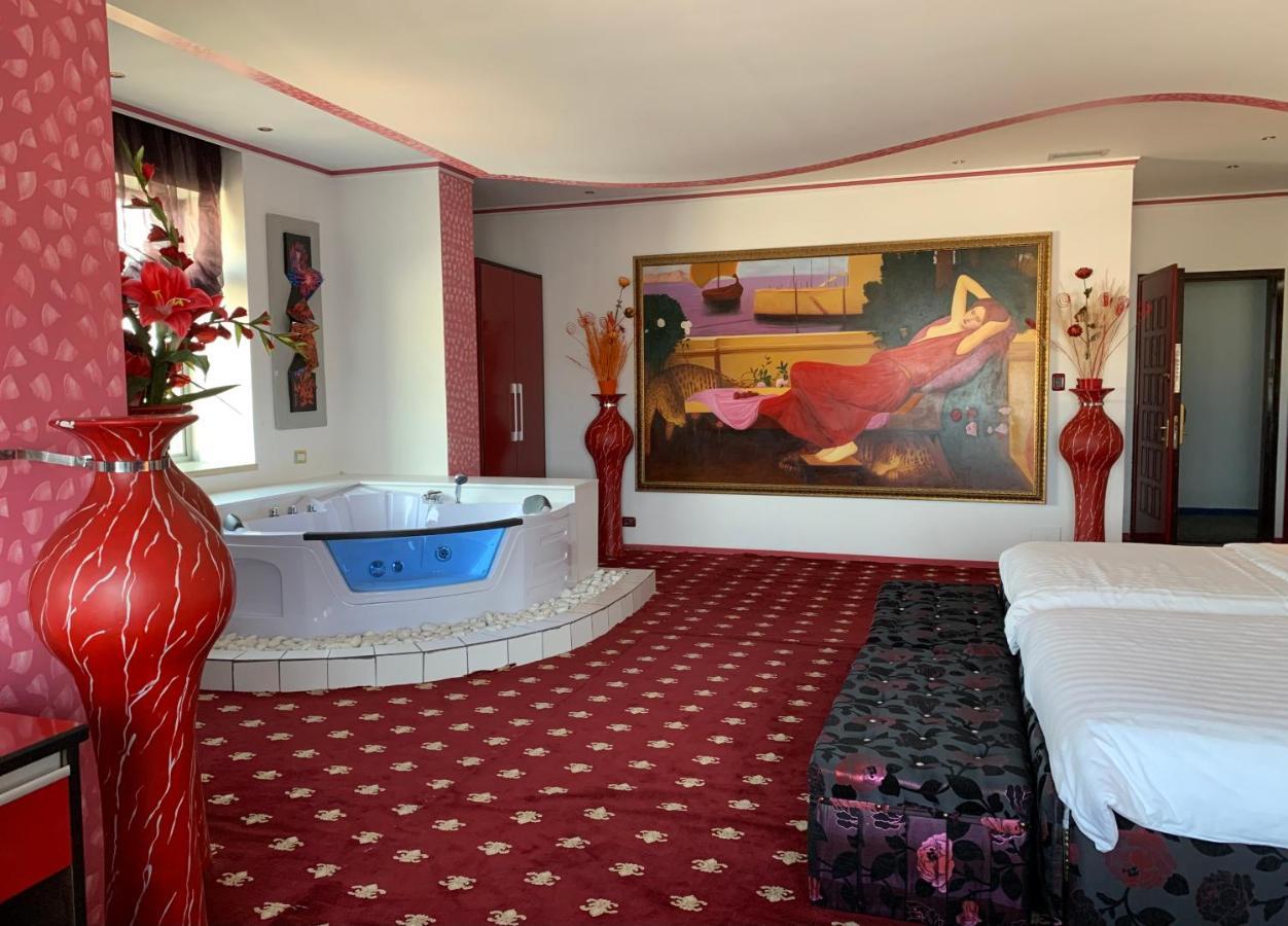 Hotel Rosa Blu Tirana Exterior photo