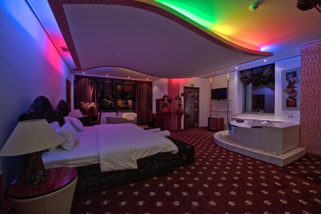 Hotel Rosa Blu Tirana Exterior photo