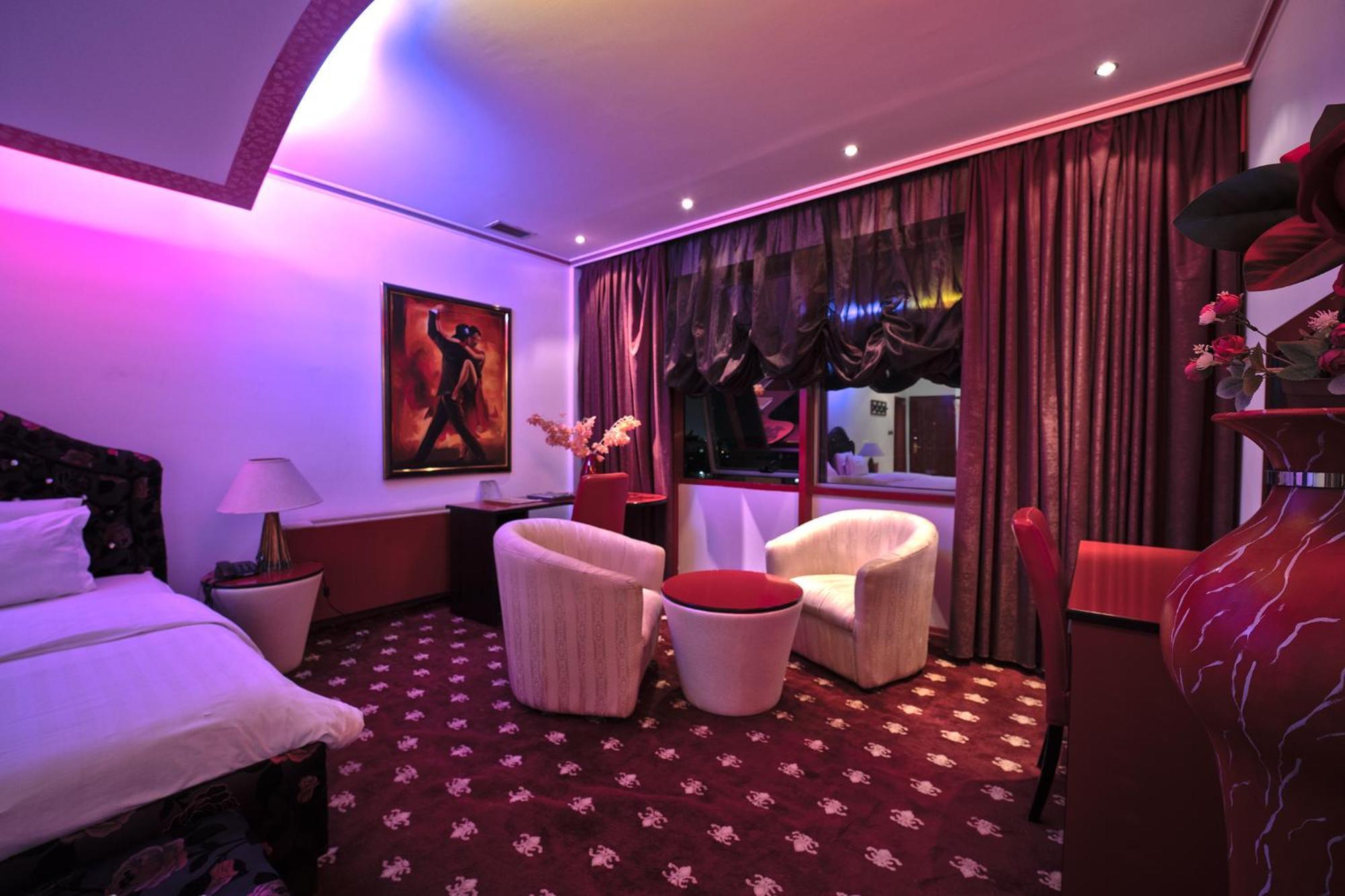 Hotel Rosa Blu Tirana Exterior photo