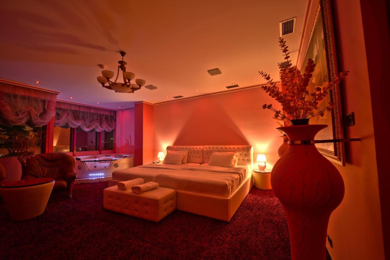 Hotel Rosa Blu Tirana Exterior photo